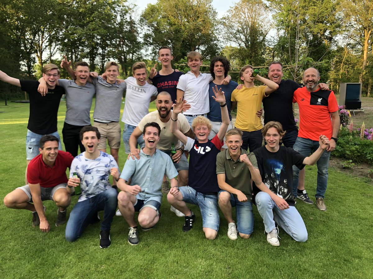 Inmiddels bij huize Pronk voor een BBQ en CL-Finale. Seizoen afsluiten met een feestje! #HUPZWEVERS