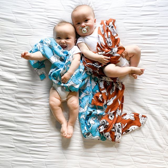 What is cuter than a baby with a blankie? TWINS with blankies!⁣
- ⁣
We love to hear from you!  Like and comment on this post for a chance to win a $25 shop credit.  We'll choose a winner at the end of each month. bit.ly/2YZLACP