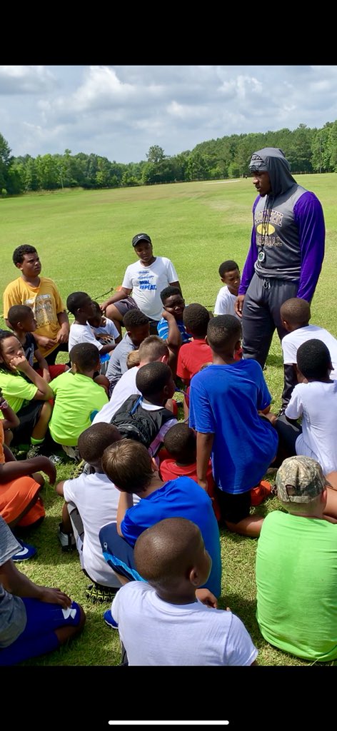 MikailWebb's tweet photo. Each One Teach One, Columbia Outkasts  Thank You For Allowing Me To Coach You Up On A Few Things These Last 3 Days, I Enjoyed You All, Love The Game Of Football &amp; It’ll Be Good To You... &amp; Thanks To My Boy Zack For Helping Also @joneszack72 ... #Righteous https://t.co/2mLs6LCIr1