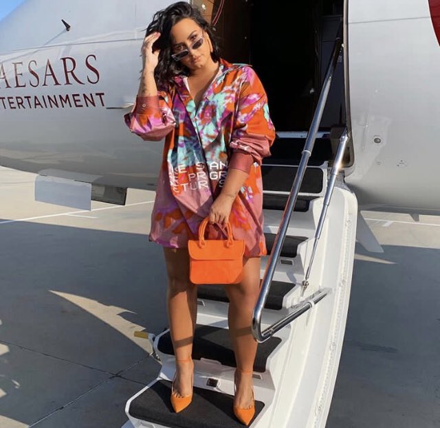 ddIovatoar's tweet photo. [ddlovato] Demi en Instagram: “Gracias Caesars Palace por el viaje a Las Vegas para ver a Xtina, definitivamente un viaje para recordar!” https://t.co/bZPOjorY7X