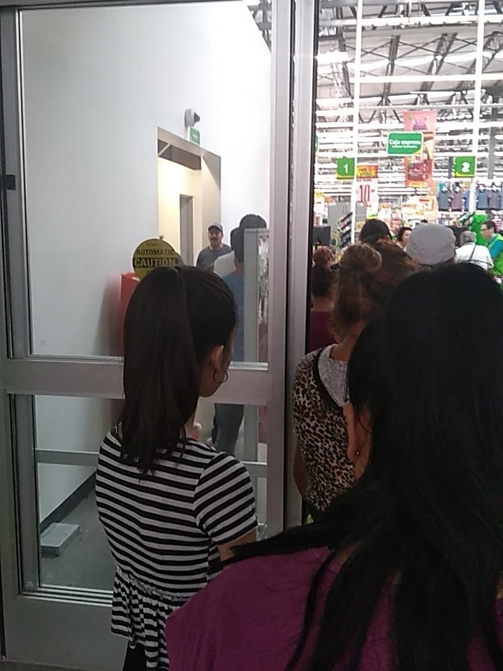 FerCheko_'s tweet photo. @BBVABancomer deberían de poner una nueva sucursal en Héroes Tecamac ya que mucha gente usa su cajero, así está todos los dias... 😔 @BBVABancomerRe https://t.co/3jdRk3bwFr