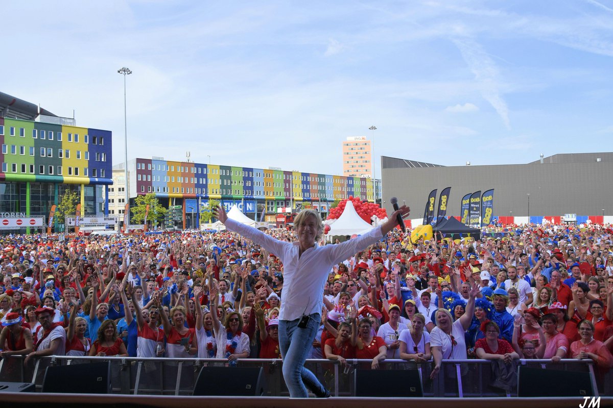 De Fanzone <a href="/toppersIC/">ToppersIC</a> 2019 zit erop. <a href="/schuurmansrene/">rene schuurmans</a> gaf weer zoals altijd een prachtig optreden ! Wat hebben we genoten, waren ook 2 prachtige zonnige dagen.... Laat de zon in je hart......