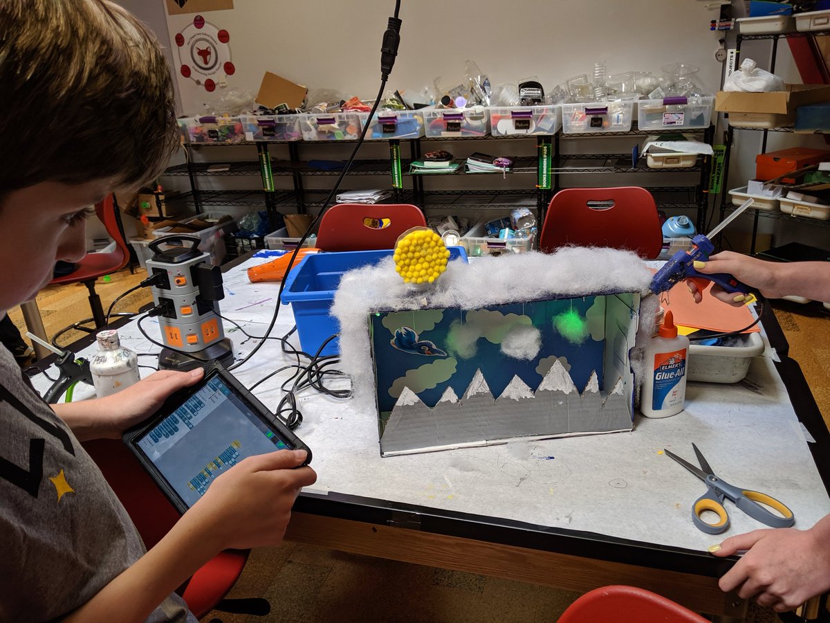 fcinnovationlab's tweet photo. The 8th-grade students from Mr. Shaw's ELA classes are coding interactive,  robotic displays that analyze pieces of poetry connected to the theme of "The American Dream." Looking forward to seeing and hearing the finished products! #MakerEd #FCProud #HummingbirdDuo #BirdBlox https://t.co/VTgcAWhmBE