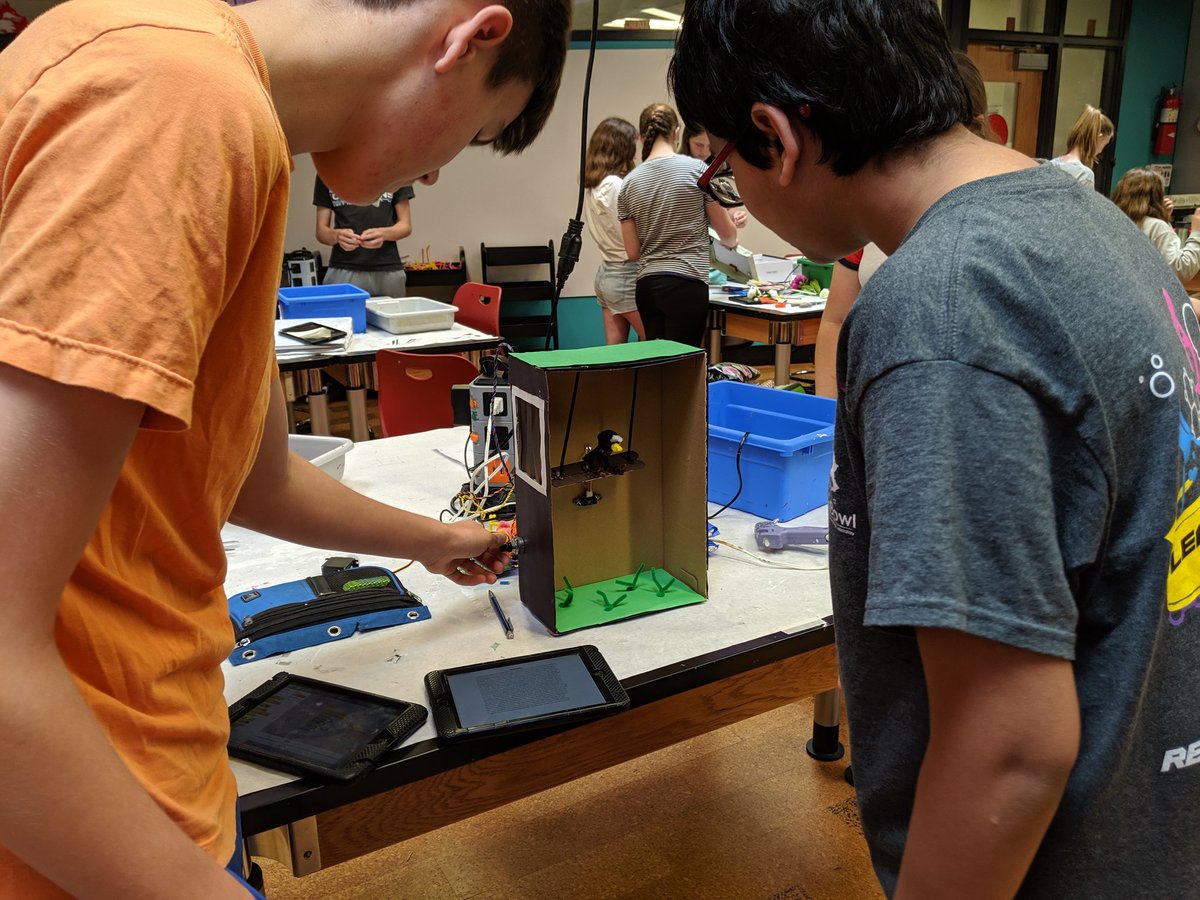 fcinnovationlab's tweet photo. The 8th-grade students from Mr. Shaw's ELA classes are coding interactive,  robotic displays that analyze pieces of poetry connected to the theme of "The American Dream." Looking forward to seeing and hearing the finished products! #MakerEd #FCProud #HummingbirdDuo #BirdBlox https://t.co/VTgcAWhmBE