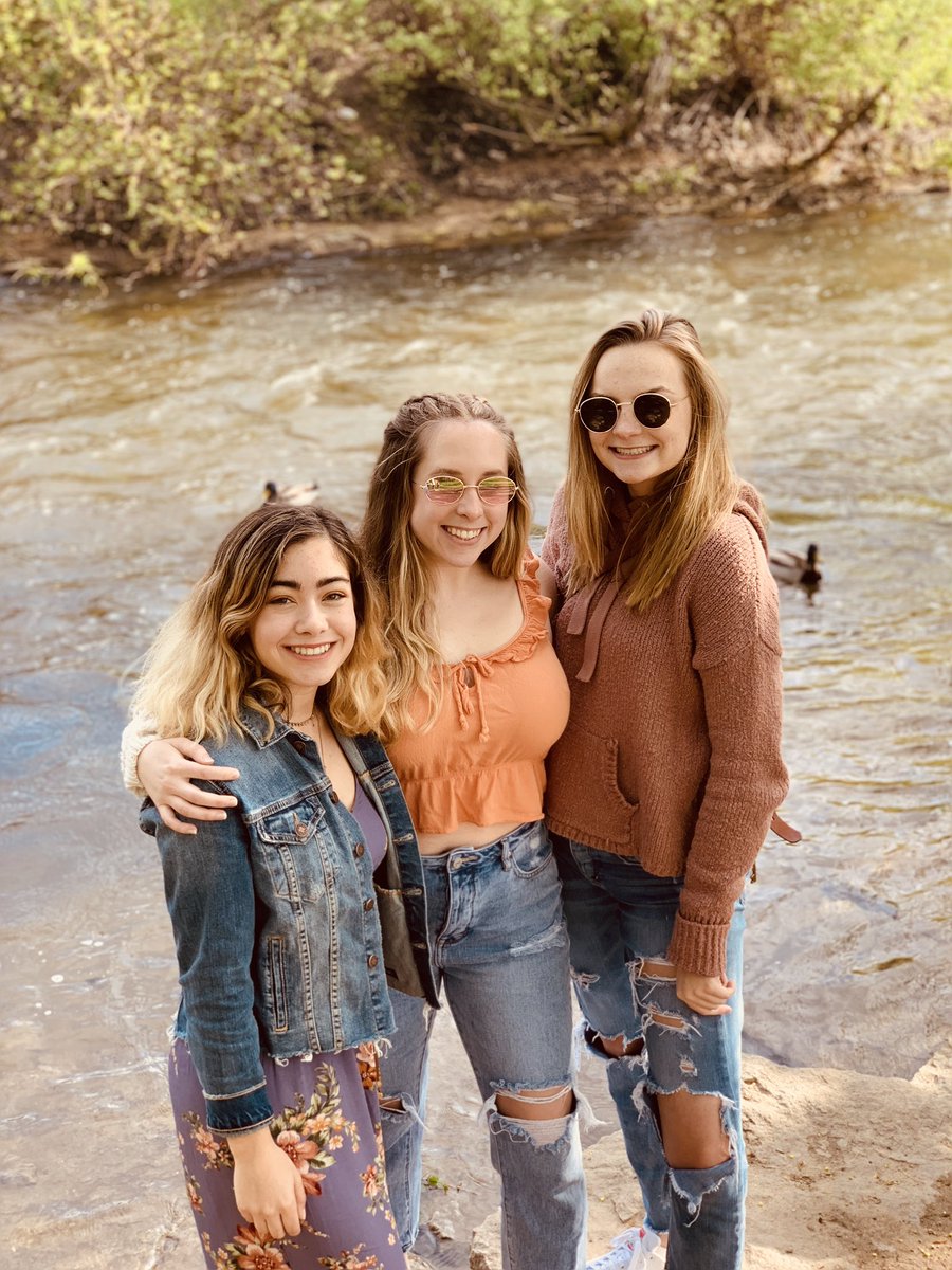 gabby12799's tweet photo. Happy bday to my bestieeee!! Hope you’re having an amazing day and I wish I could celebrate with you:( love you💓💓 https://t.co/owR7ZtRHfw