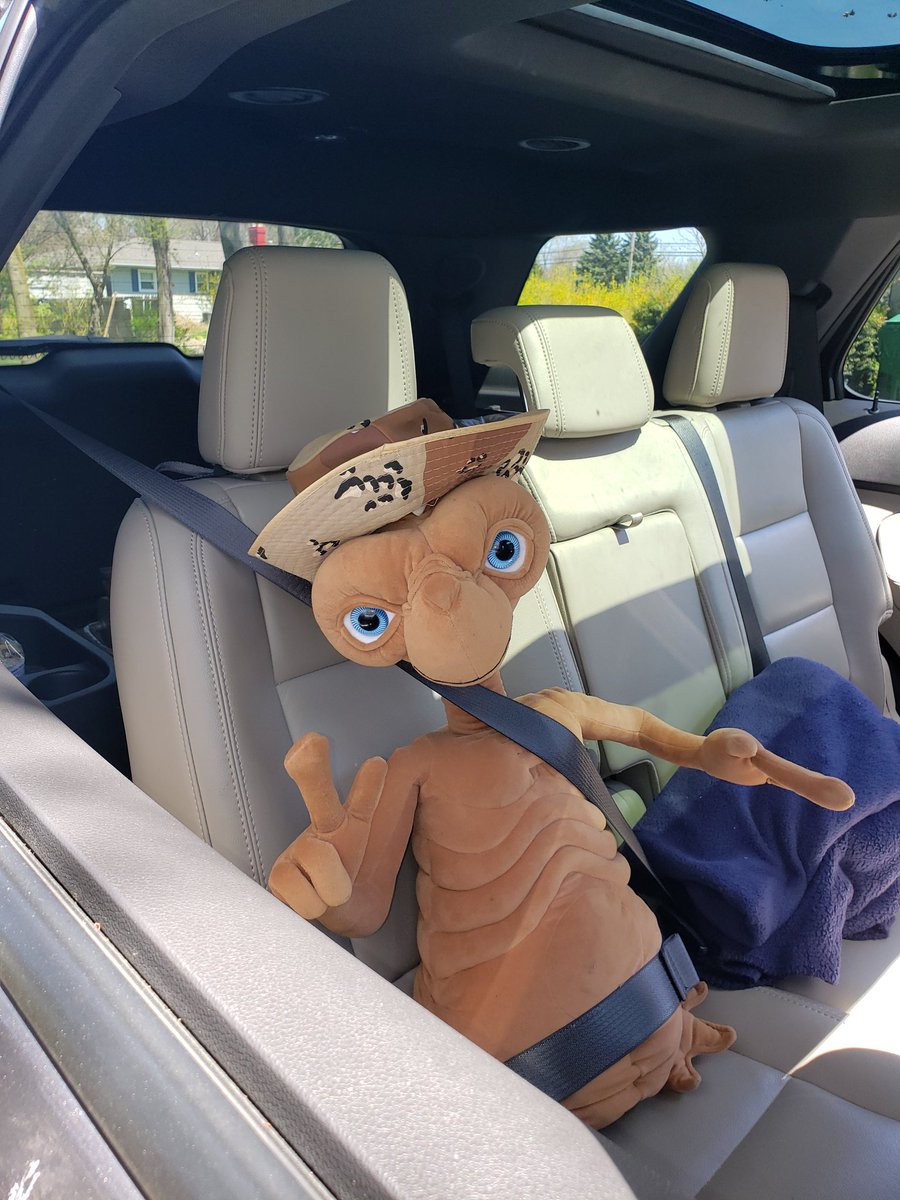 SzzAtla's tweet photo. @Challow212 @MrBeastYT Picked this guy up earlier. Said he's far from home and needed some money to get back. Was thinking about starting a GoFund me page. But if you guys could help that would be great.. #saveET #AlienLivesMatter #OOUUCHH https://t.co/zzTVNPmimh