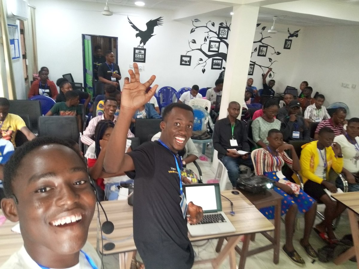 beethelighted's tweet image. @SandyJammie gives a basic imtroduction to Python.
@kodehauz #pythonmeetup2019
@PythonAkwaIbom @PythonNigeria @ThePSF @agatevureglory @cjustinobi @ayolovisgod @Tochinny