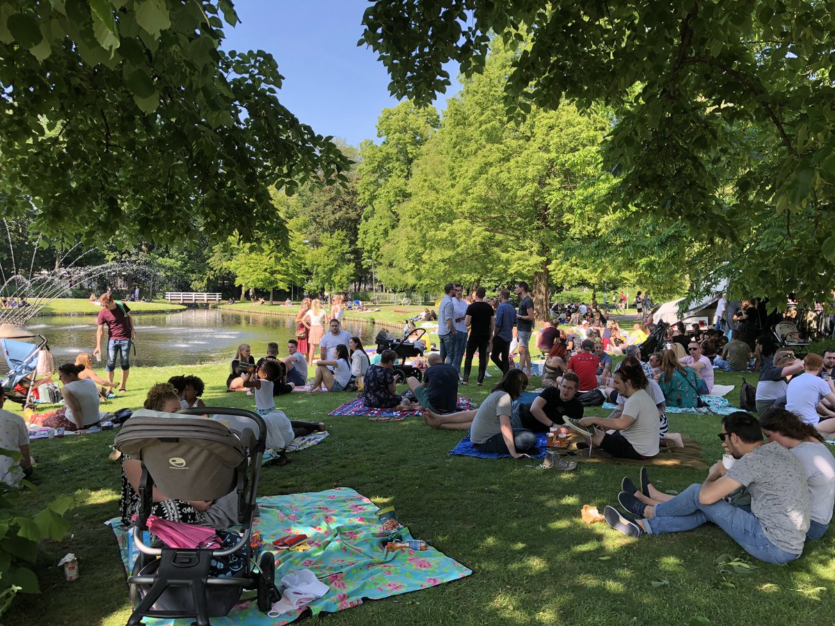 Gezellige drukte bij #Lepeltje-Lepeltje #Weizigtijpark  goed toeven in de zon