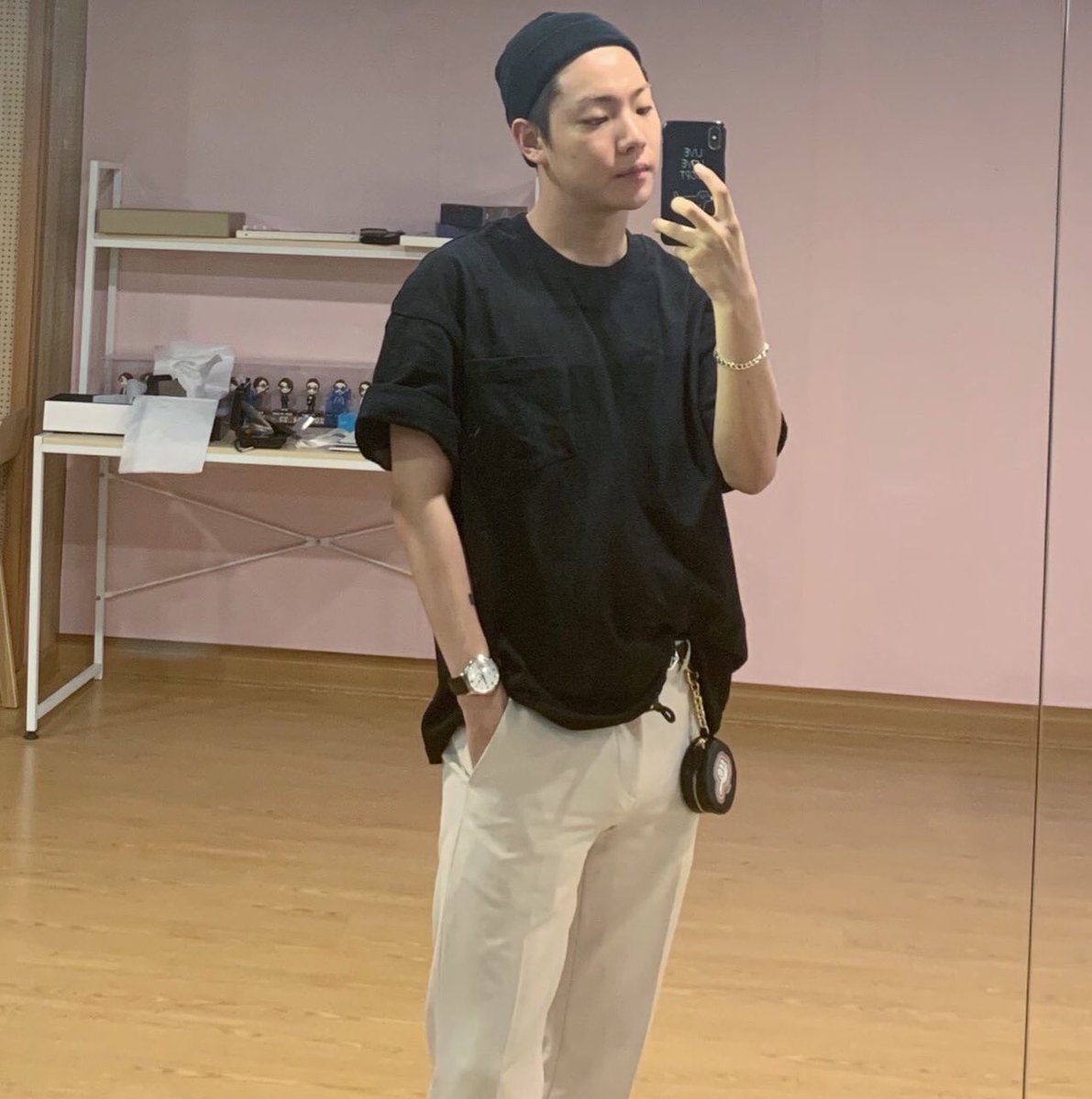 jinzla's tweet photo. ๐ปfaced
#Fuseselcaday #ONFselcaday #ONF https://t.co/1qcUvO4zyE