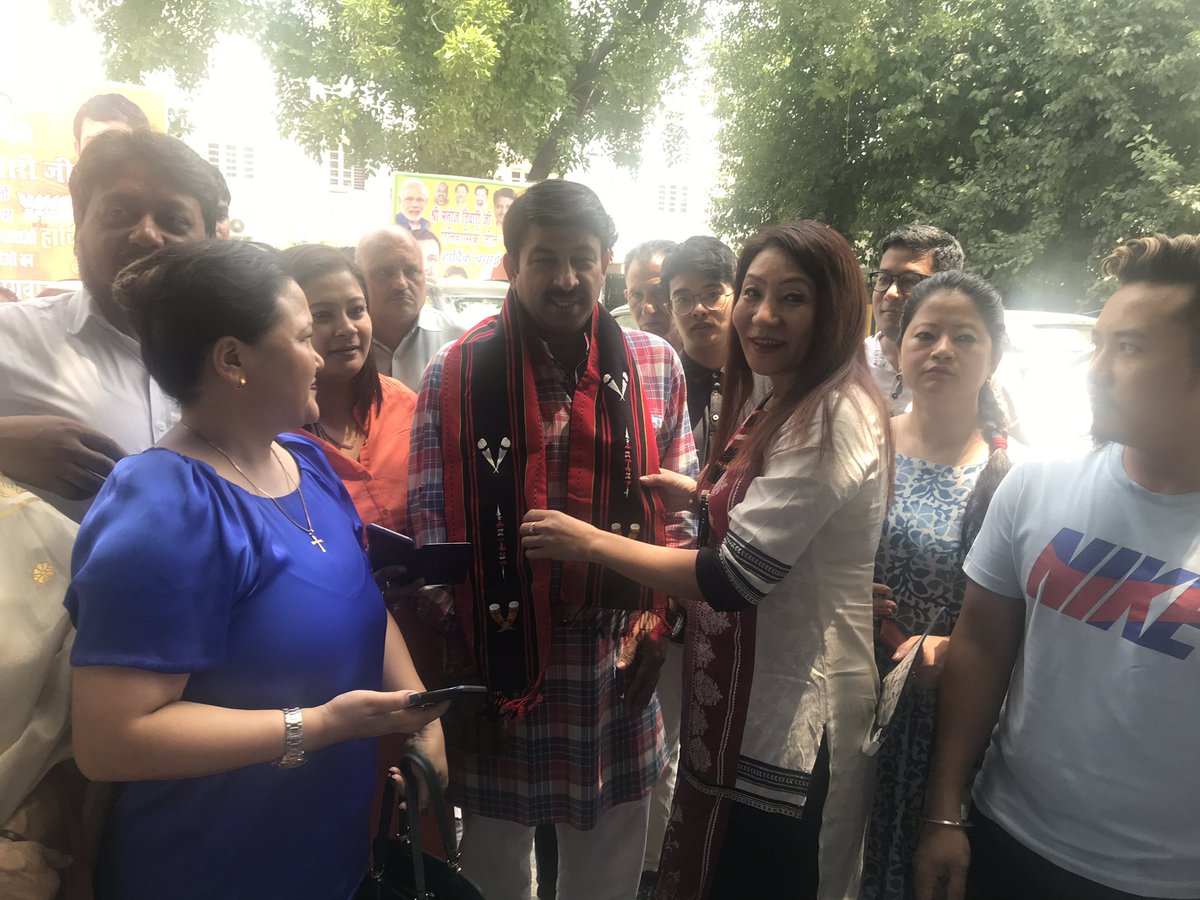 lindanewmai's tweet photo. Our team BJP for Northeast, Delhi Pradesh congratulates our Hon’ble MP and Delhi Pradesh BJP President Manoj Tiwari Ji this morning at his residence, North Avenue, New Delhi.
#BJP4NE #NorthEastForModi
#ModiSarkar2
@ManojTiwariMP @BJP4Delhi https://t.co/93G2Int8iM