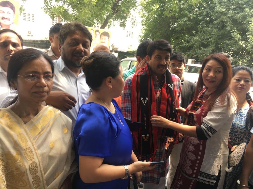 lindanewmai's tweet photo. Our team BJP for Northeast, Delhi Pradesh congratulates our Hon’ble MP and Delhi Pradesh BJP President Manoj Tiwari Ji this morning at his residence, North Avenue, New Delhi.
#BJP4NE #NorthEastForModi
#ModiSarkar2
@ManojTiwariMP @BJP4Delhi https://t.co/93G2Int8iM