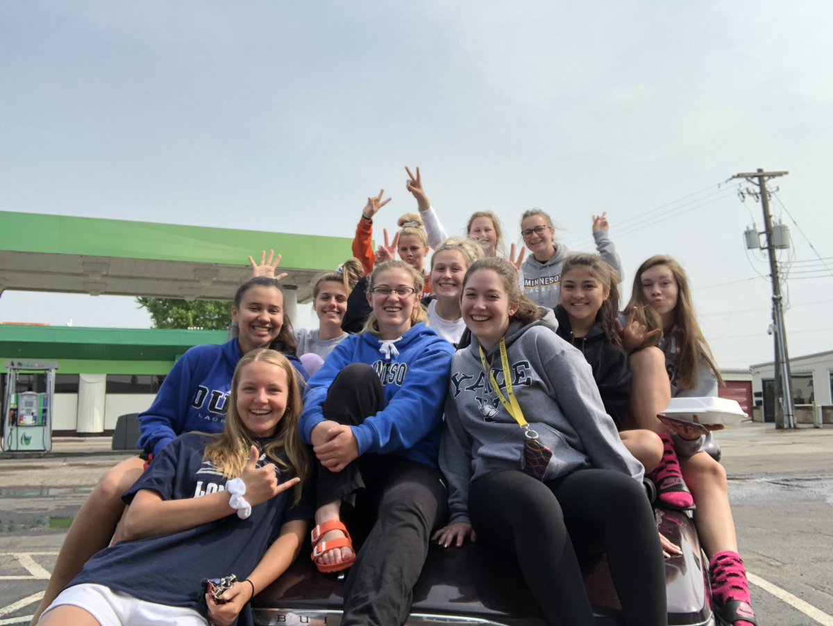 FarmingtonGLAX's tweet image. End of the season breakfast at Little Oscars ❤️❤️ great season ladies!!