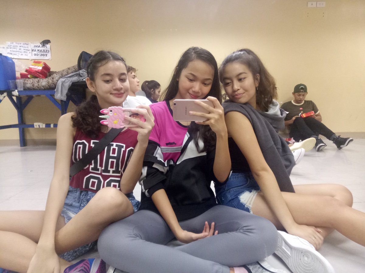 bini_gwen's tweet photo. late night rehearsal❤ https://t.co/RUyAZItPJk
