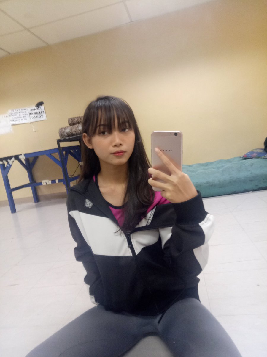 bini_gwen's tweet photo. late night rehearsal❤ https://t.co/RUyAZItPJk