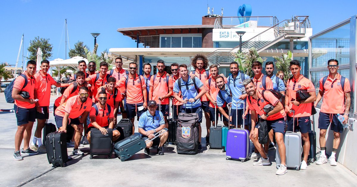 adriangimeno10's tweet photo. Rumbo a Cáceres con un único objetivo 🤜🏽⚽️🤛🏽 #Playoffascenso2b https://t.co/6eBqDRssYv