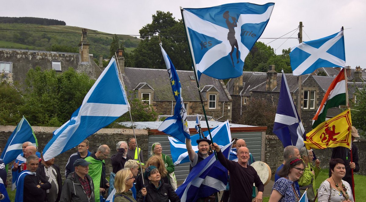 kuantancurls's tweet photo. Excellent day in #Galashiels #AllUnderOneBanner #YesKirriemuir
#YesForfar
on a cheery bus organised by
#BletherInForfar https://t.co/aHHOdj8KGq