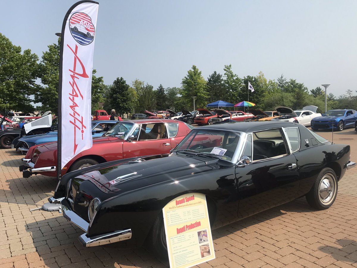 AvantiMagazine's tweet photo. 1963 #studebakeravanti with 1974 #avanti2 carshow @rankenjordan pediatric hospital https://t.co/hwYJlnX7xX