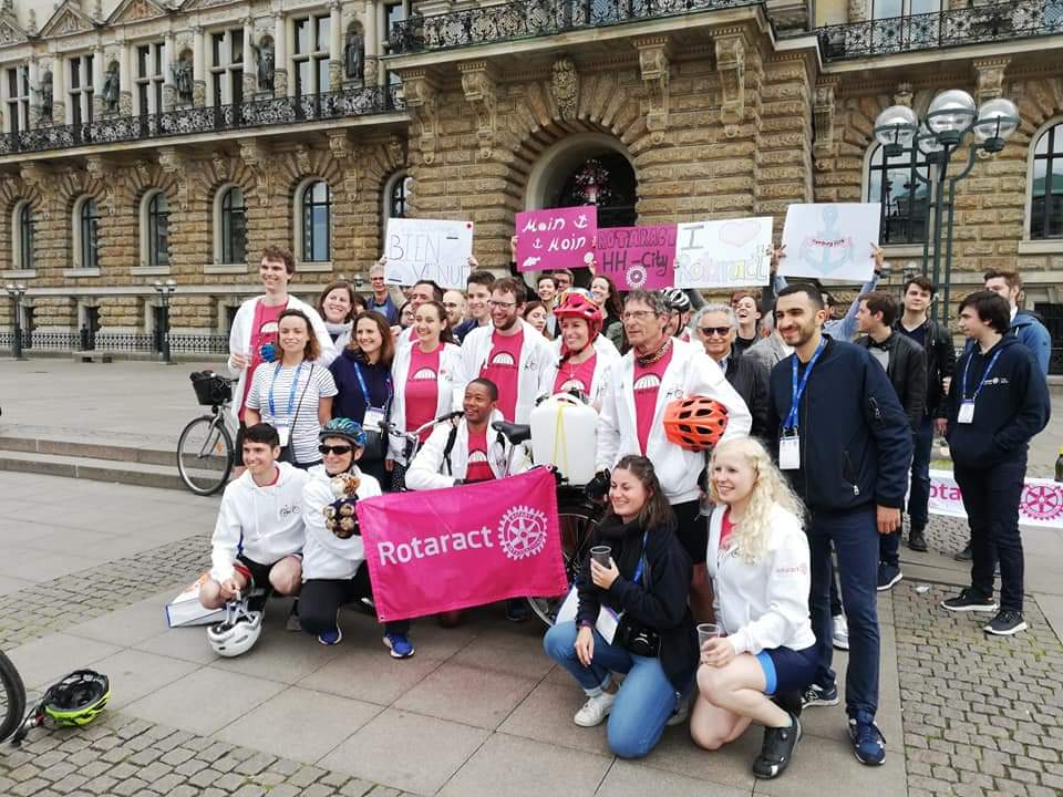 RotaractFr's tweet image. How did you get the #Rotaract19 @RIC2019? 🚲
They went from Thionville 🇫🇷 to Hamburg 🇩🇪 by bike! Sport challenge and @Rotary fundraising project... Let's read about their adventure in @rotarymagfr
rotarymag.org/10-francophoni… @RotaryFR #Rotary19