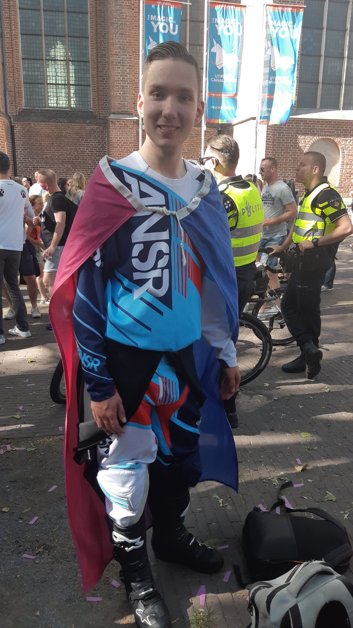 1 pic. Gay pride Utrecht is fun?! But I'm sorry for my self I put on latex. And my boots are like sponges??
