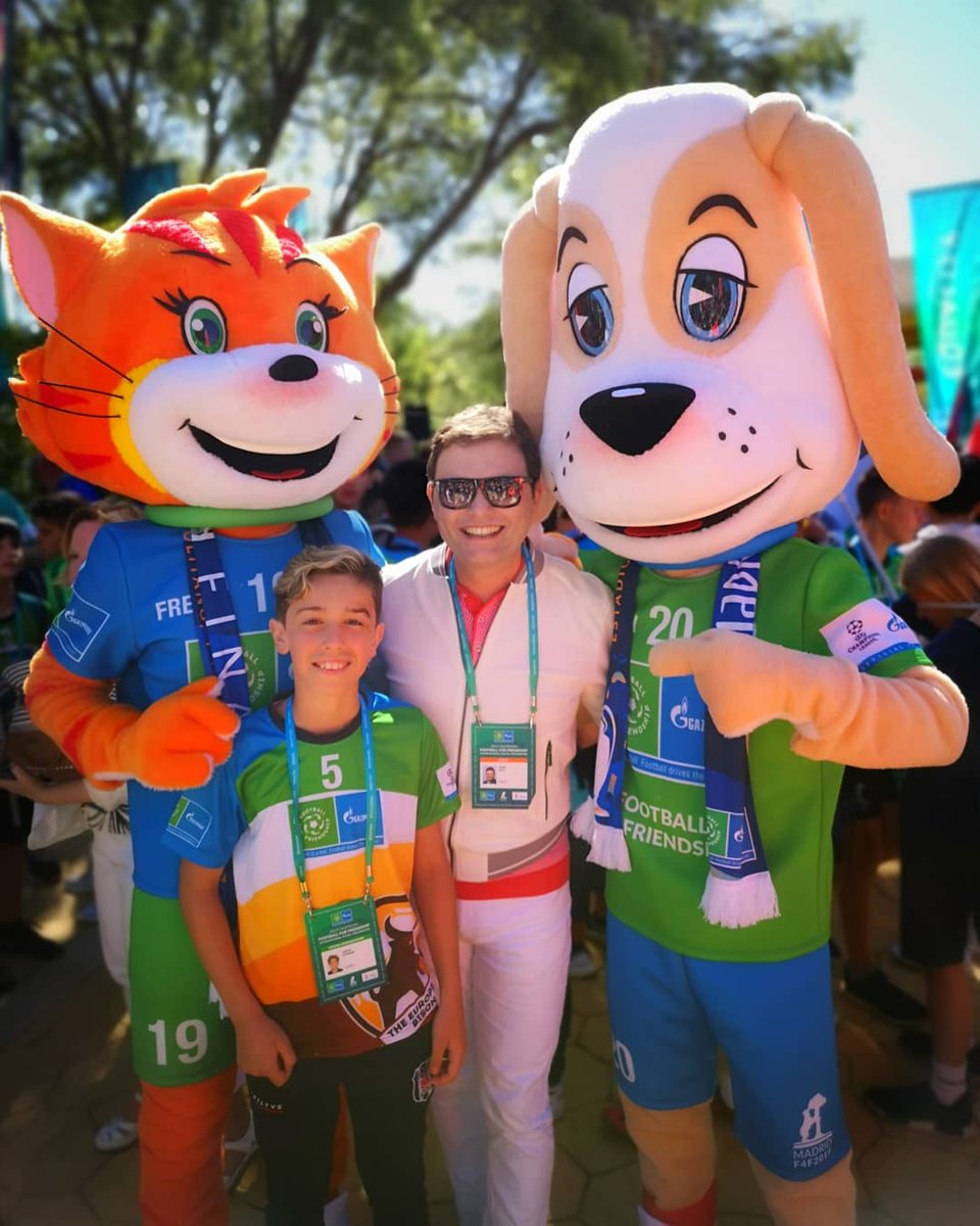 Rusya'nın öncülüğünde gerçekleşen "Dostluk İçin Futbol" organizasyonunda büyük sürpriz: Gelecek yıl İstanbul'da yapılacak! <a href="/kurt_omur/">Ömür Kurt</a> yazdı: hurriyet.com.tr/yazarlar/omur-…