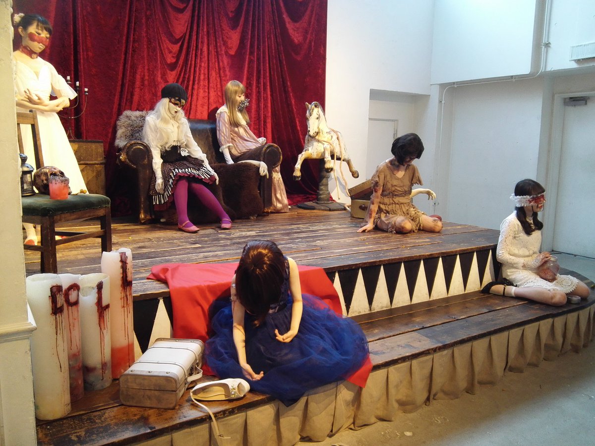 BO_bottomwota's tweet photo. Dollパフォーマーの動きが興味深かったのでじっくりと観察。
至近距離で見ることができていいイベントだった。
夜の部もあるとまた一層映えそうな予感。
#ギミホラ
#DOOLHOUSE https://t.co/uN8ltL7VfY