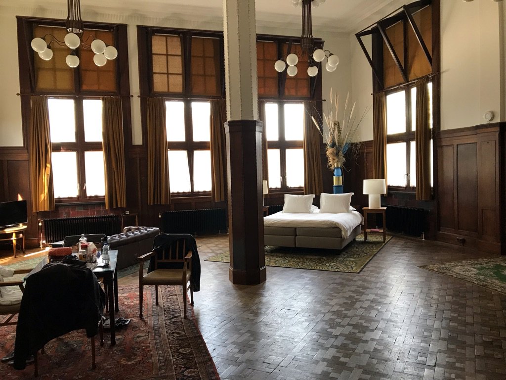 iwuzrunning's tweet image. How crazy is this hotel room? Thanks for hooking us up #LLOYDHOTEL Amsterdam