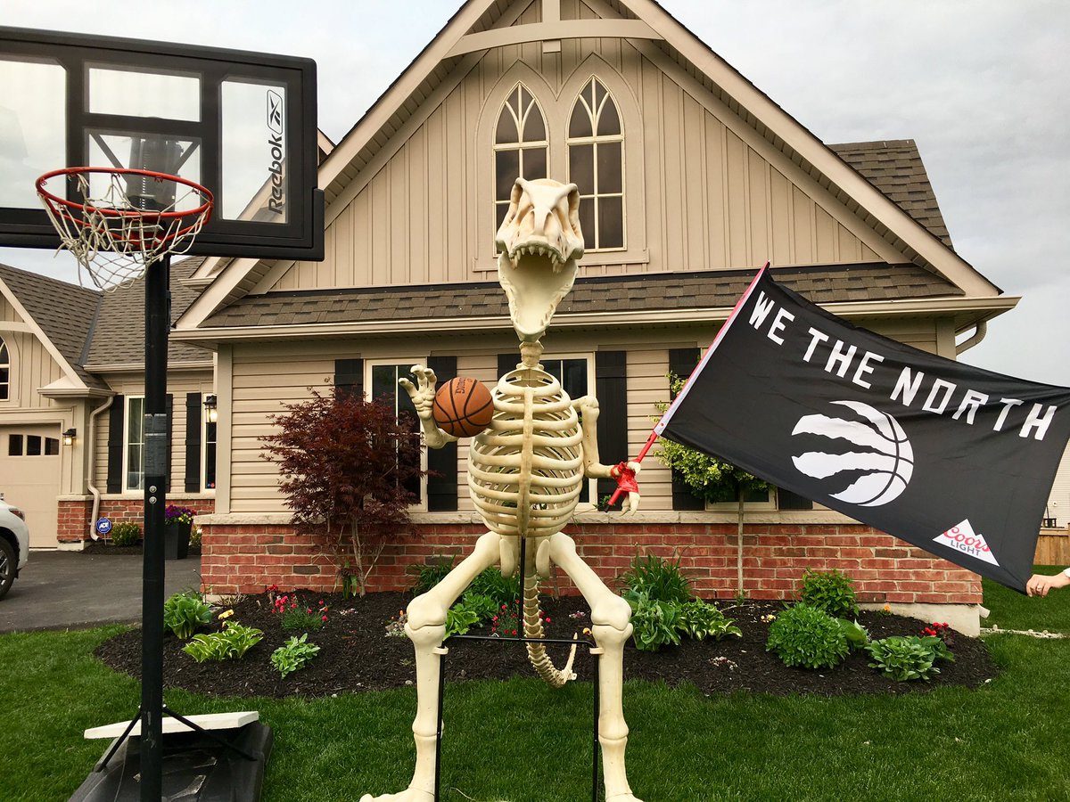 jfergusn's tweet photo. #kawhiyoushouldstay  we support our teams Let’s Go Raptors https://t.co/NrzUC9zm8d