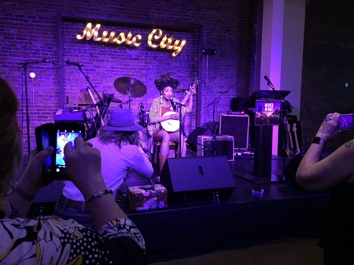ThomasAHarris's tweet photo. Pretty awesome to spend time with @valeriejune1316 during the Indie Party @PBSAnnualMtg &amp; sponsored by @FamilyPicsUSA &amp; to experience her perform! https://t.co/UqURCa5ll8