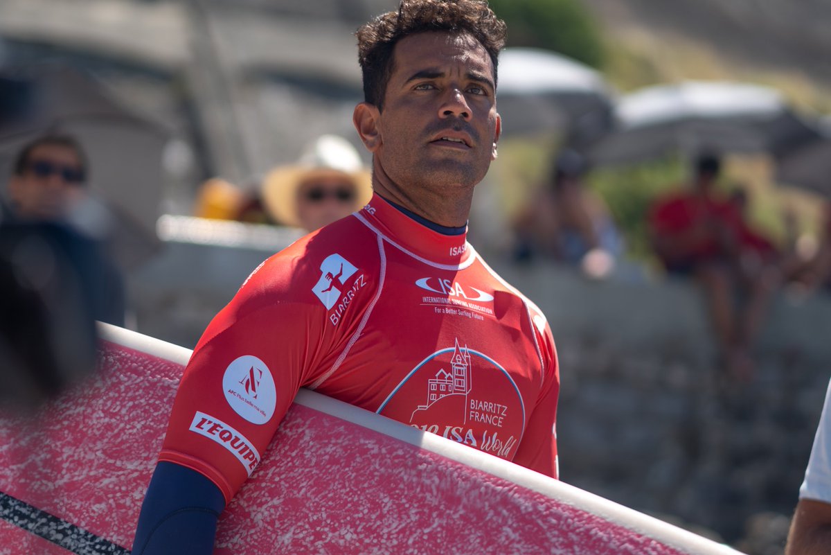 ISAsurfing's tweet photo. Kai Sallas (Team USA) #cotebasque #ISAworlds #ISAWLSC #biarritz #France https://t.co/HVSc9oFR8H https://t.co/LewxJyt90o