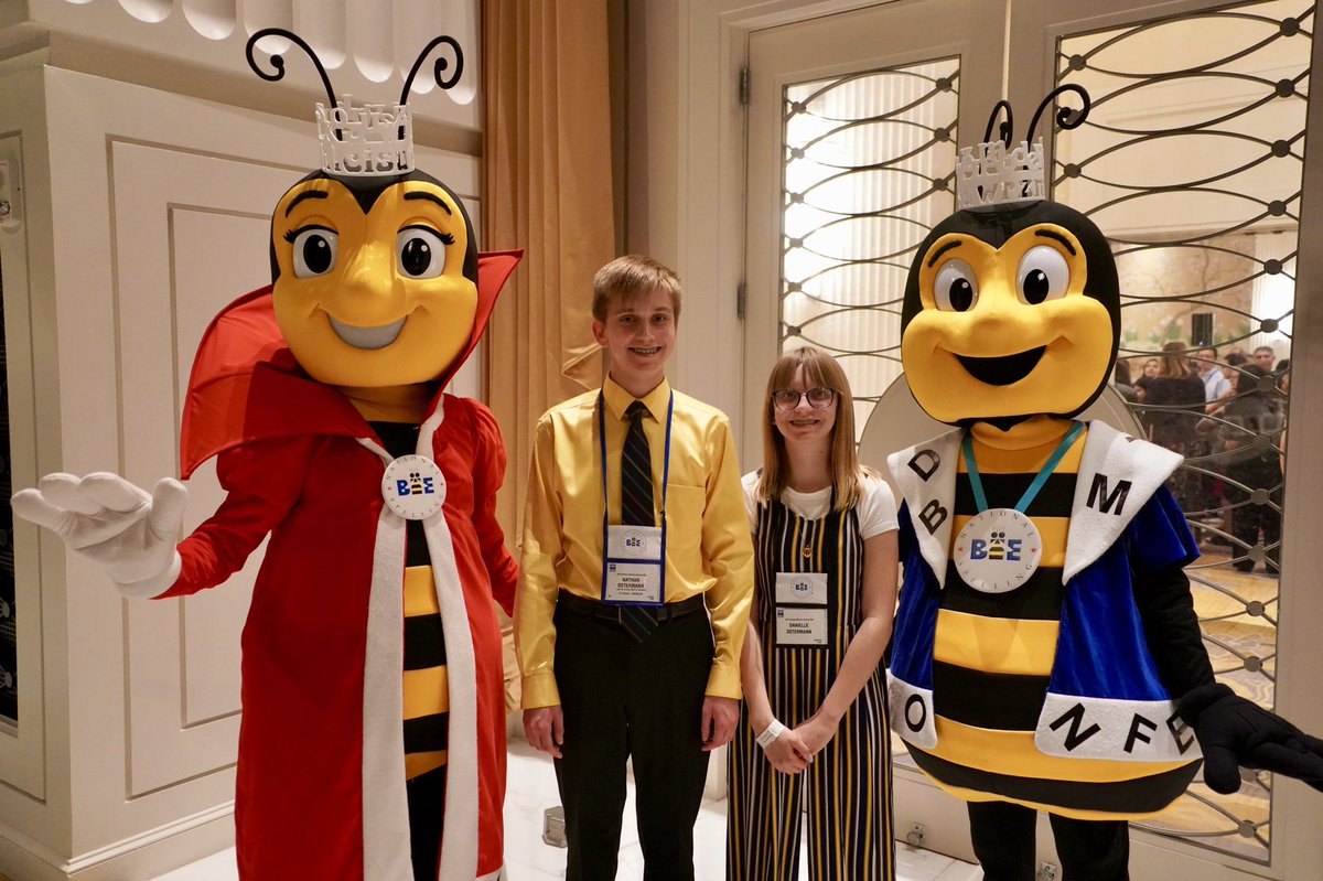 nateatthebee's tweet photo. Last nights closing ceremony. #SpellingBee #speller92 https://t.co/ETYEqUk0Zy