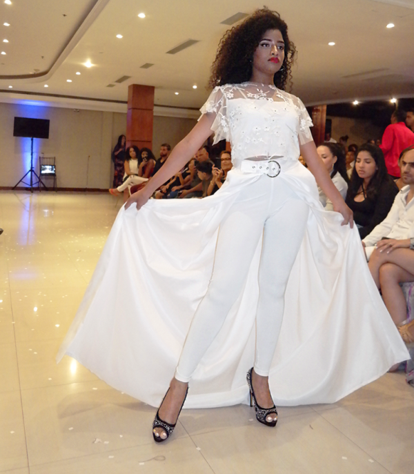 SoyNuevaPrensa's tweet photo. #Guayana ##Moda 2019: Crece el talento - @SoyNuevaPrensa - https://t.co/tKAfQfnBro
#Corimate #Diseñador #Fashion #Jojolama #Marabijoux #Mariadelgado #Tergiam #Xiomy https://t.co/BDldKodgvf
