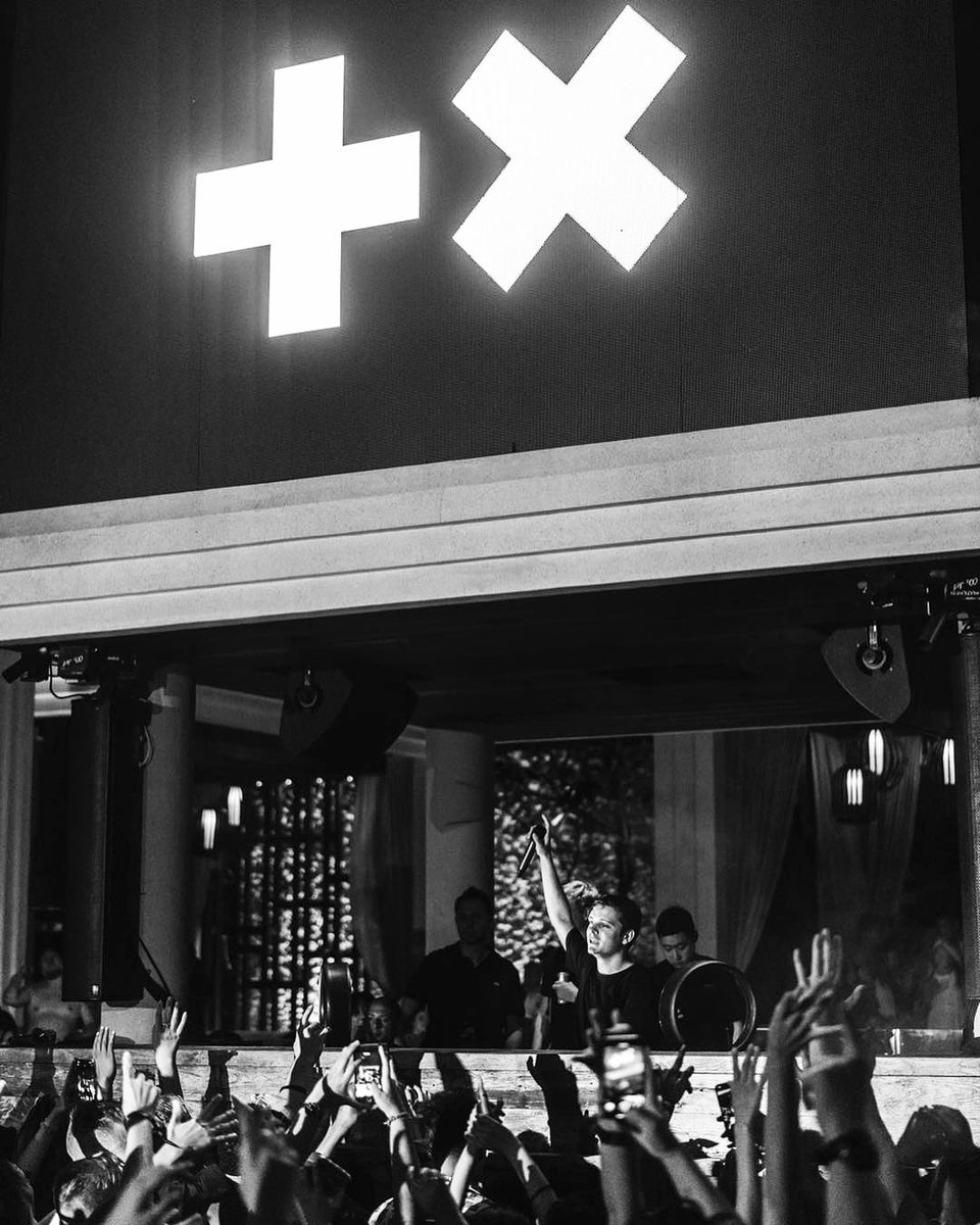 mgarrixunity's tweet photo. No show's are cancelled the teamgarrix have some preparation but the garrixer and the fans isn't allowing @MartinGarrix to skip the show ๐ and martin having an MRI scan on Monday..! @chrischew_ #MartinGarrix #teamgarrix #Bali #indonesia #martingarrixunity https://t.co/z7PFCS4EdZ