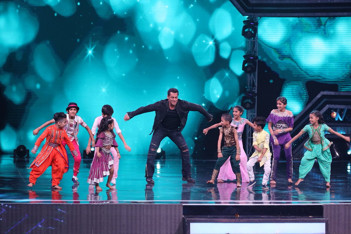 therajanjha's tweet photo. full package of humour n entertainment π₯β€π #SuperDancerChapter3
Thank you @BeingSalmanKhan @SonyTV
#1WeekToBHARAT
#Bharat https://t.co/4ZJwRzZ3DA