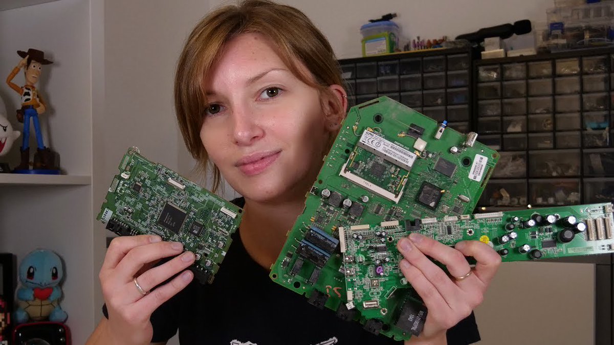 Heliox_Lab's tweet photo. 🔔Nouvelle Vidéo !! 🔔🥳 

Comment j'ai recyclé des vieilles cartes électroniques pour en faire un petit  accessoire geek sympa et unique, réponse en vidéo ! 
Ne jetez rien, récupérez tout ! :)

▶️  https://t.co/rZ4eGiCqN1

Les retweets ⬇️ sont les bienvenus ! 😙 https://t.co/Rr3CF2k2oO