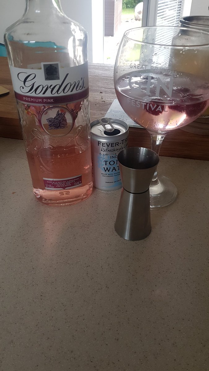 CanaryPretty's tweet photo. In the words of the great Alan Jackson "It's 5 o'clock somewhere "... yes it is, in my garden with a gin!
#ginandtonic #pinkgin #AtUkgin #Ginoclock https://t.co/YEpfgIAzmO