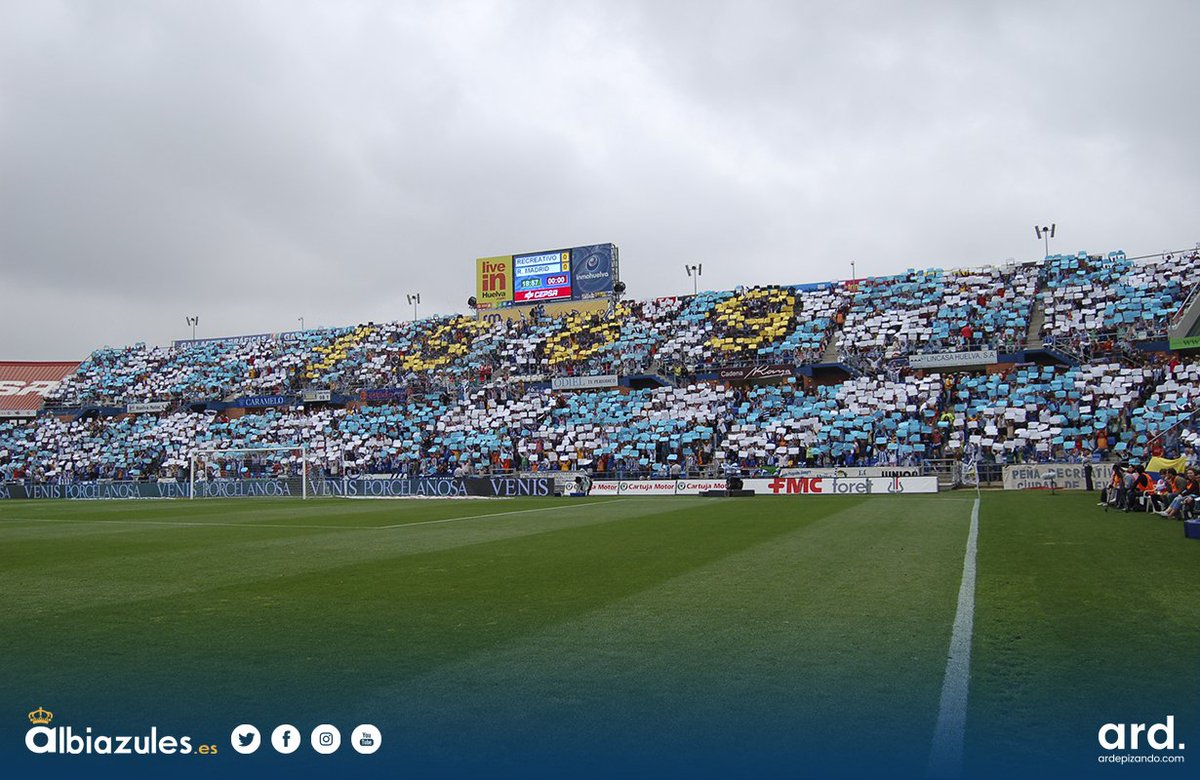 Albiazules's tweet photo. Así lució el último mosaico en el estadio Nuevo Colombino. Fotografías del archivo de @Albiazules. #Recre #Recreativo #SomosAlbiazules https://t.co/k4PIH07qvr