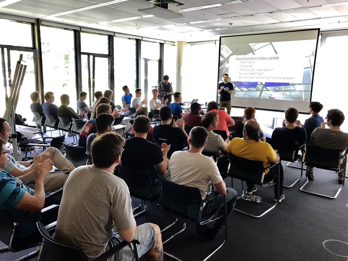 apoBank's tweet photo. Der erste Tag des #apoHackathon ist fast geschafft. Gerade gab es ein kurzes Status Update der jeweiligen Teams 👍 Weiterhin viel Erfolg! Wir freuen uns auf die Ergebnisse morgen. #BankingForHealth https://t.co/mGkrKLJwYG