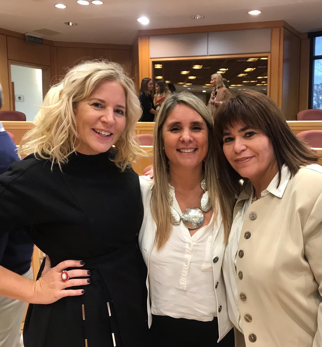 iriniw's tweet photo. “Los desafíos de la Mujer #PyME en La Empresa Familiar”Gracias @IAE_Austral por la invitación! Esta sala llena nos indica el enorme potencial de desarrollo social y económico que tenemos si seguimos trabajando en la inclusión de la Mujer en el sector productivo!! https://t.co/YdQ6gGVf1a
