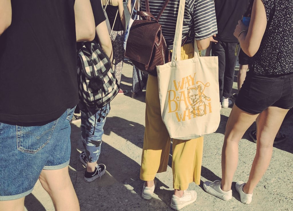 So sehr wir unser neues Design mögen, so sehr freuen wir uns auch, das alte Logo immer wieder zu erspähen. Beim Merchstand könnt ihr übrigens Nostalgie Merch für einen Preis eurer Wahl erstehen. Solange der Vorrat reicht! #wbw19 #throwback