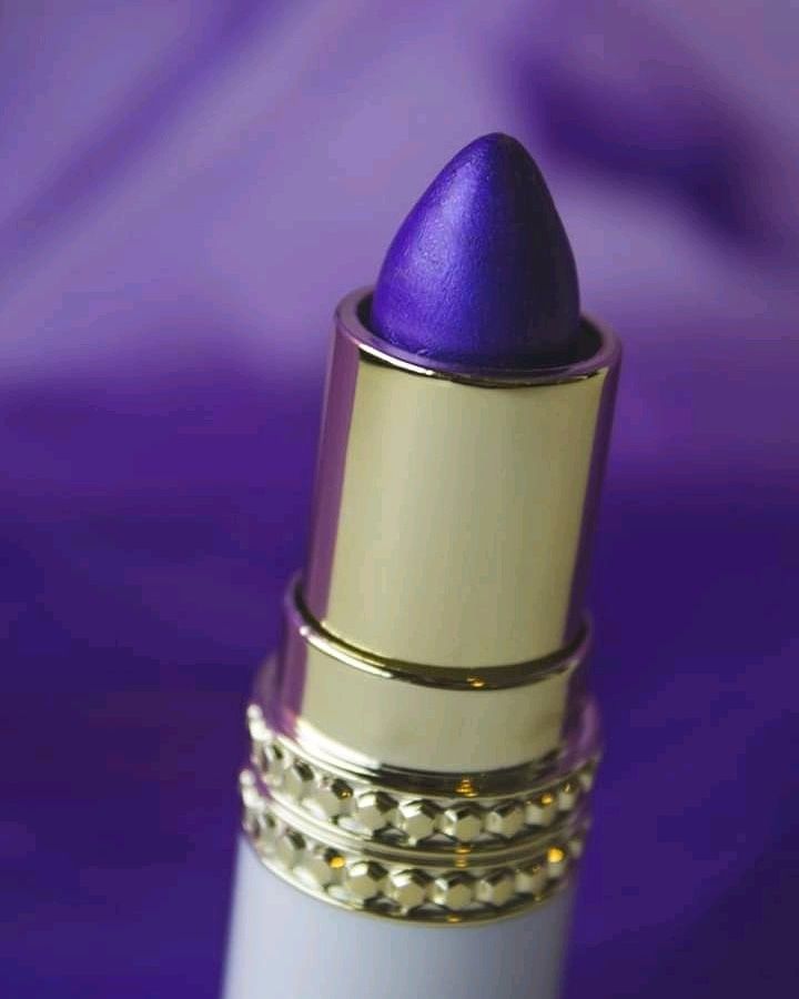 Happy weekend every! 

We're in a good mood so guess what⁉️⁉️

WEEKEND DEAL!!!

💸💸💸💸

This weekend only ALL lipsticks are $5‼

DM to order. Deal ends 11:59 PM.

#Ayoba #fiercephotography #awesomeness #handmadelipstick #awesomenessincosmetic #ilovelipstik💄