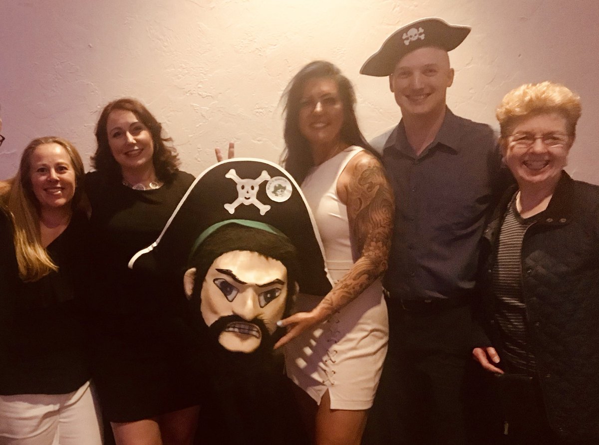 caren4btunity's tweet image. #Westie @BTU66 Reps @ WREC-ing Ball Grande Finale School💔Closing Party @WR_Academy @SaveUrbanSci #BuildBPS Victims☠