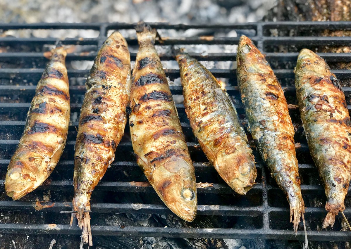 Sardinhas Assadas (grilled sardines) is one of the most popular dishes in Portuguese cuisine.

#sardinhasassadas #sardinha #sardines #grilledsardines #portuguesecuisine #eucomocultura #ctdelicious #sharethechef #chefdeboradividino #portuguesefood #portuguesechef #newtownct