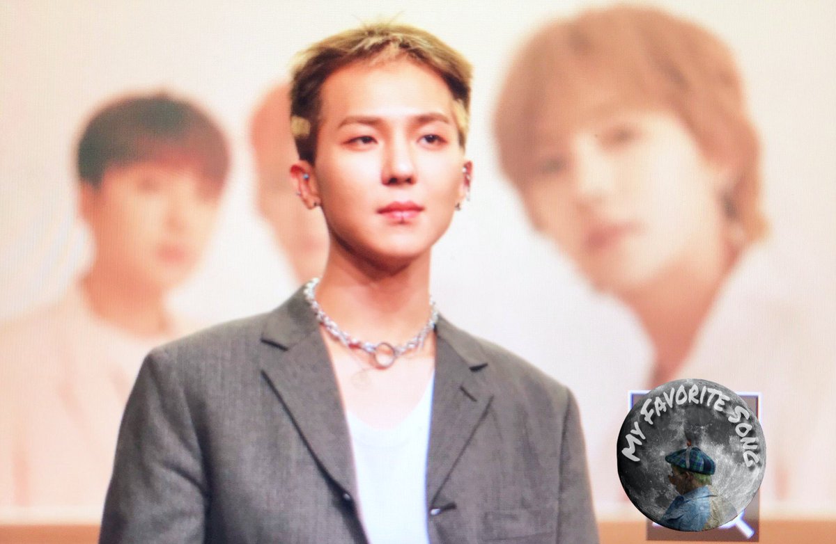 winner_italy's tweet photo. 📝 190601 Fansign a Mapo

#MINO ha dovuto cambiarsi durante il fansign, sostituendo il maglione tigrato che indossava perché ha avuto una reazione allergica al tessuto.

#WINNER #위너 @yginnercircle https://t.co/p1gHy6jPED