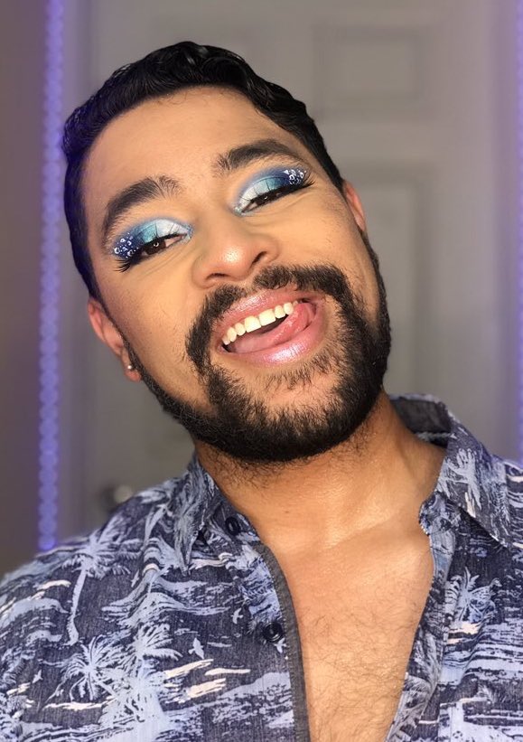 WhatGurlzpdcst's tweet photo. Have you met our host yet?
The King of Clean Brushes @Kingjbeauty, and Mr. #BeatButWoke @NeonMUA https://t.co/TO0TtubRlx