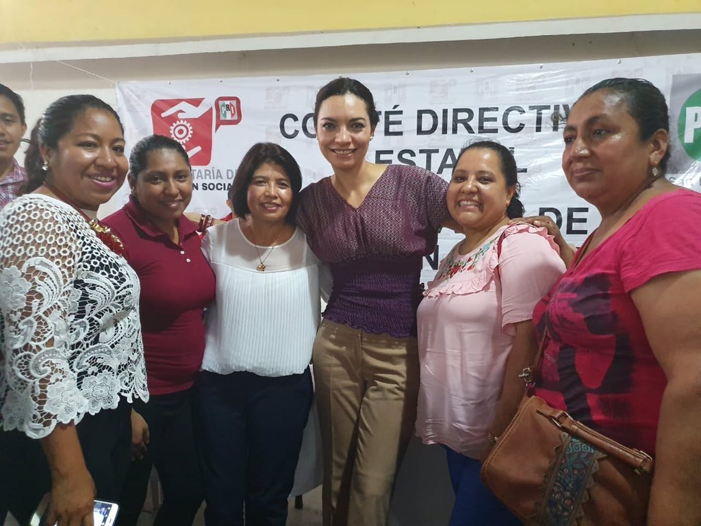 Mely_Romero's tweet photo. La huasteca Potosina es una belleza! Aquí, en los municipios de Tamazunchale, Ciudad Valles y Ciudad Fernández,
tuve la oportunidad de platicar con las familias sobre nuestros programas del #PlanNacionalDeGestión.

#NosTocaMéxico
#RedSocial https://t.co/UsPXTrwZLu