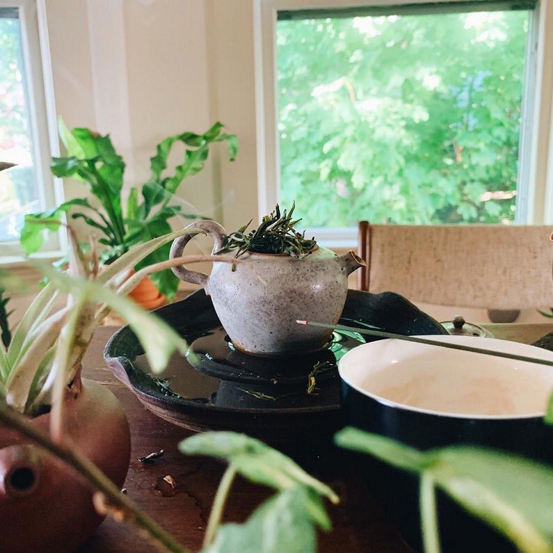 mem_tea's tweet photo. Slow down and indulge your senses! Isn't this a serene little scene created by MK (@mkinthekitchen)? Hashtag relaxation goals! • #LetsSteepTogether • #TeaLifestyle https://t.co/d28BXpPpLZ