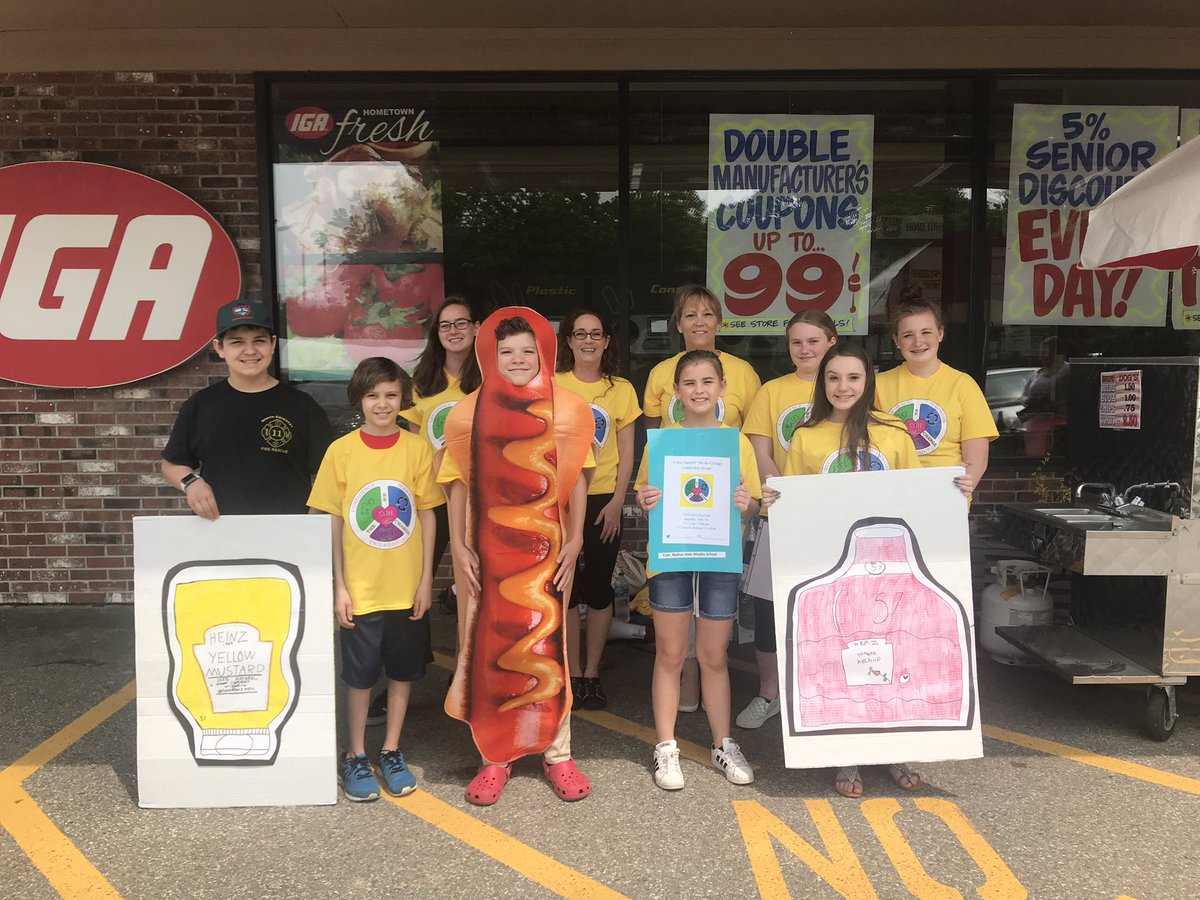 PrincipalDD1776's tweet photo. CNH Be the Change Leadership Group! Leading the way through community service, leadership, teamwork and friendship! #bethechange #cnhms https://t.co/QB1U4rtS77