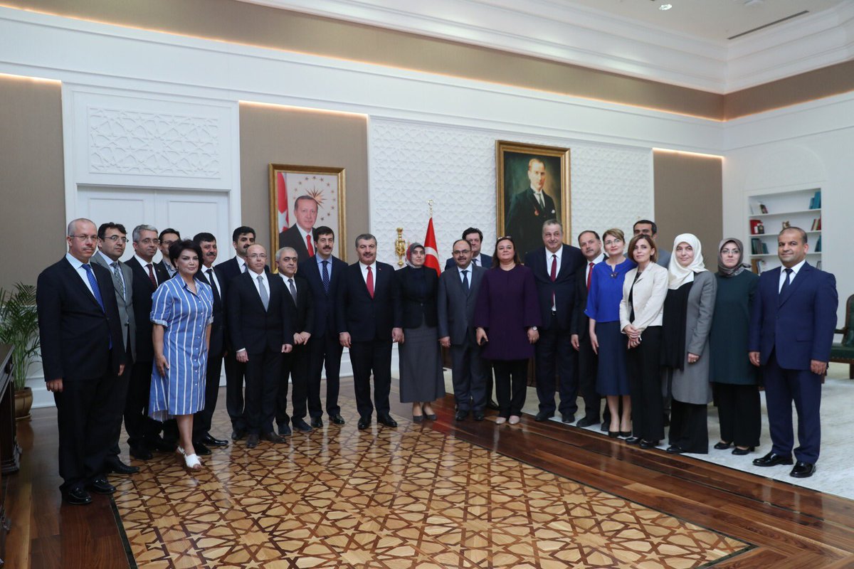 drfahrettinkoca's tweet photo. Bakanlığımızda çalışan mesai arkadaşlarımızın bayramlarını tebrik ettik. Aileleri ile birlikte huzur ve mutluluk içinde güzel bir bayram tatili geçirmelerini diliyorum. https://t.co/F2ZuBG3YSq