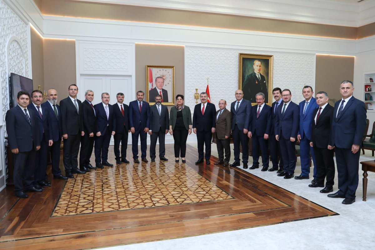 drfahrettinkoca's tweet photo. Bakanlığımızda çalışan mesai arkadaşlarımızın bayramlarını tebrik ettik. Aileleri ile birlikte huzur ve mutluluk içinde güzel bir bayram tatili geçirmelerini diliyorum. https://t.co/F2ZuBG3YSq
