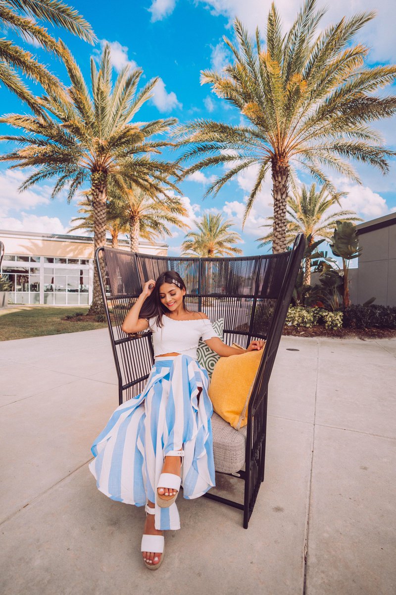 rue21's tweet image. We’re all 😍 for our White Smocked Crisscross Crop Top ✨ Shop tees, tanks &amp;amp; and smock tops from $5, this weekend only! #smocking #smocktop #summerootd bit.ly/2Z1rZCl